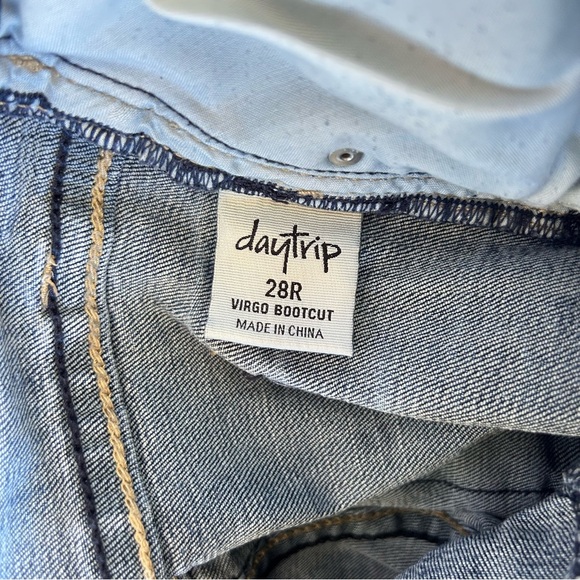 Daytrip Women's Jeans Virgo Bootcut Mid-Rise Distressed Pockets 28R - Picture 5 of 5